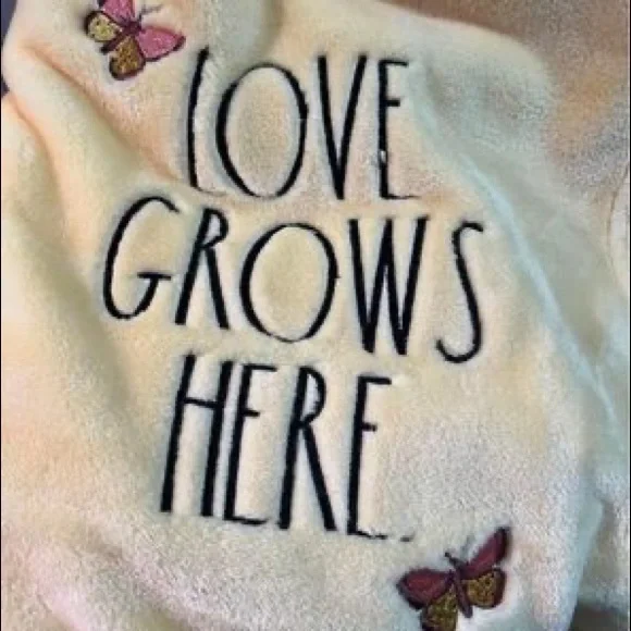 Beautiful Rae Dunn throw blanket. - Picture 3 of 4